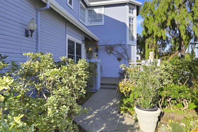 46 Mariners Cir, San Rafael, CA 94903