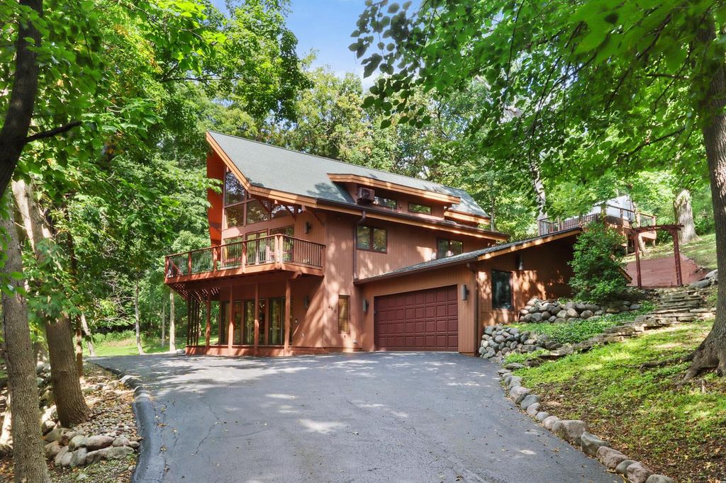 450 N Lower Gardens ROAD, Fontana, WI 53125