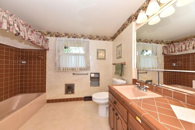 3540 Goetz DRIVE, Brookfield, WI 53005