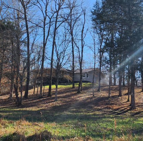 440 Deer Creek Rd, Linden, TN 37096