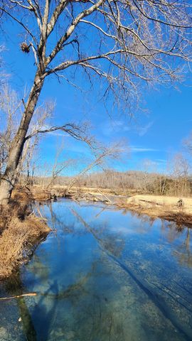 440 Deer Creek Rd, Linden, TN 37096