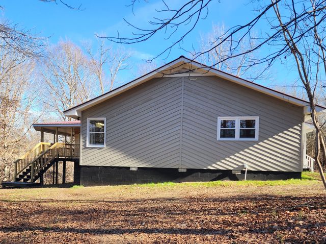 440 Deer Creek Rd, Linden, TN 37096