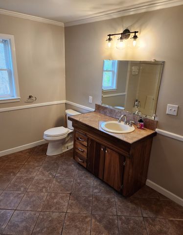 440 Deer Creek Rd, Linden, TN 37096