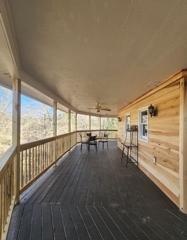 440 Deer Creek Rd, Linden, TN 37096