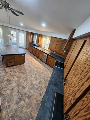 440 Deer Creek Rd, Linden, TN 37096