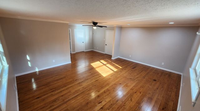 440 Deer Creek Rd, Linden, TN 37096