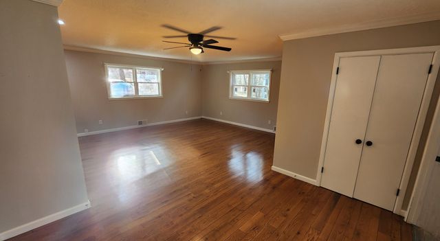 440 Deer Creek Rd, Linden, TN 37096