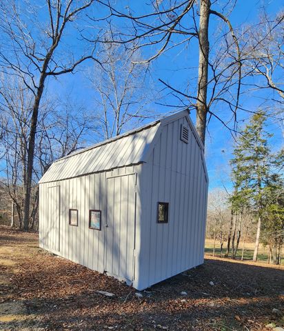 440 Deer Creek Rd, Linden, TN 37096