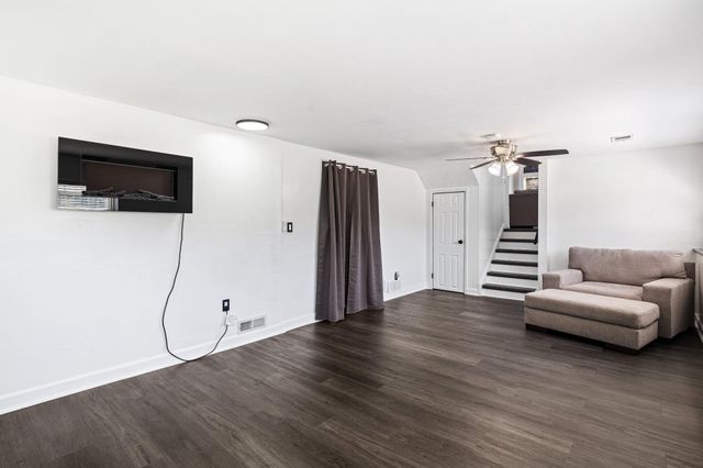305 CECELIA DR, Blackwood, NJ 08012