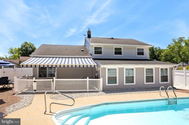 305 CECELIA DR, Blackwood, NJ 08012