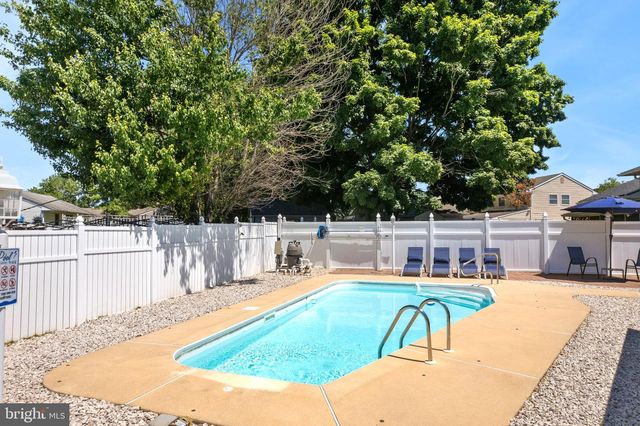 305 CECELIA DR, Blackwood, NJ 08012