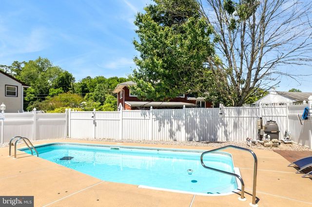 305 CECELIA DR, Blackwood, NJ 08012