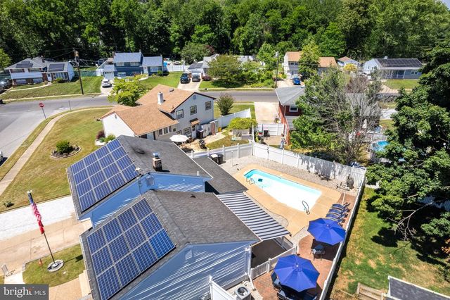 305 CECELIA DR, Blackwood, NJ 08012
