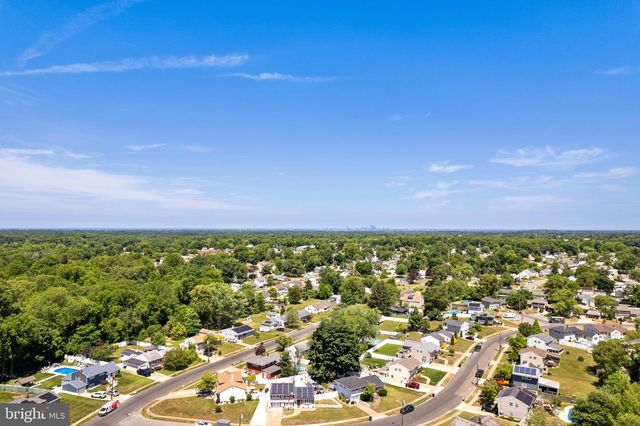 305 CECELIA DR, Blackwood, NJ 08012