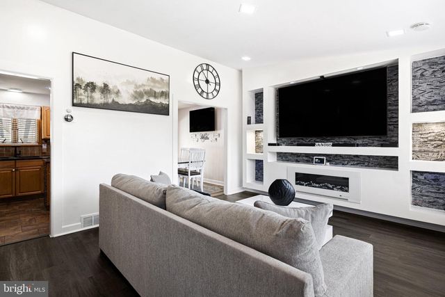 305 CECELIA DR, Blackwood, NJ 08012