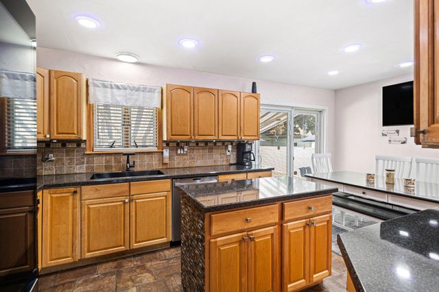 305 CECELIA DR, Blackwood, NJ 08012