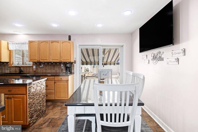 305 CECELIA DR, Blackwood, NJ 08012