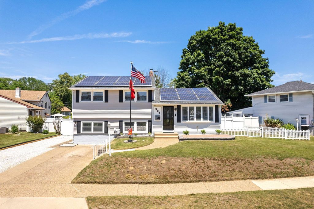 305 CECELIA DR, Blackwood, NJ 08012