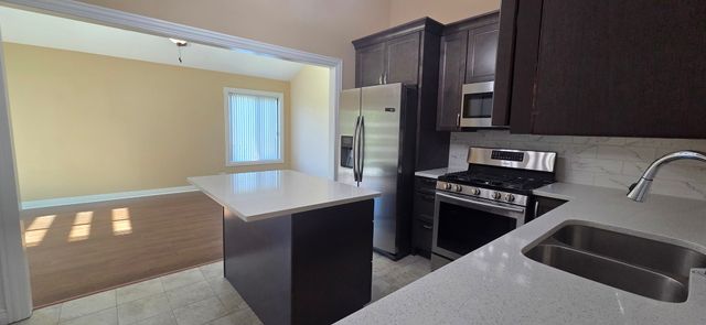 792 Trinity Court, Carol Stream, IL 60188