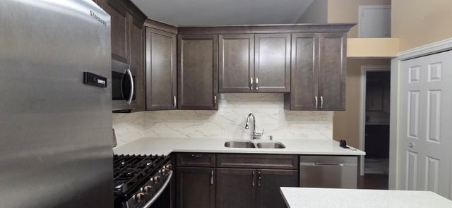 792 Trinity Court, Carol Stream, IL 60188