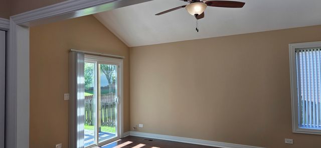 792 Trinity Court, Carol Stream, IL 60188