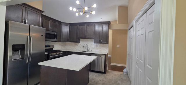 792 Trinity Court, Carol Stream, IL 60188