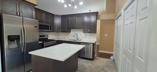 792 Trinity Court, Carol Stream, IL 60188