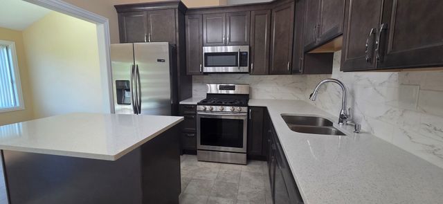792 Trinity Court, Carol Stream, IL 60188