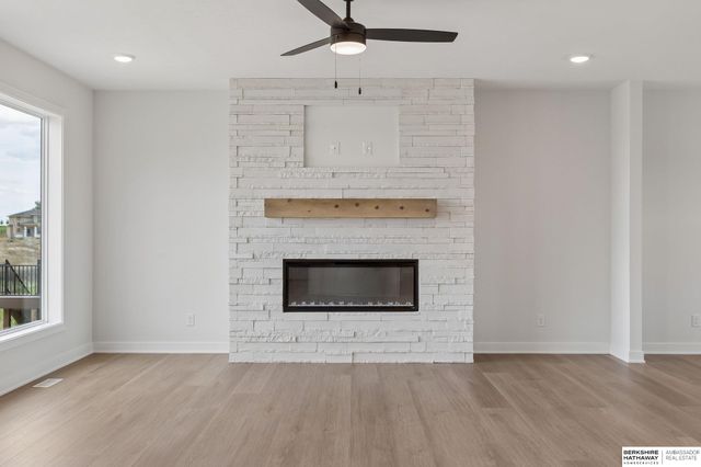 6125 S 215 Circle, Elkhorn, NE 68022