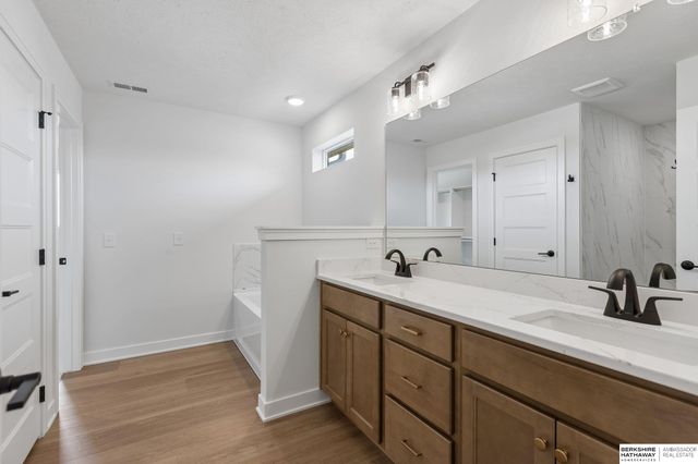 6125 S 215 Circle, Elkhorn, NE 68022
