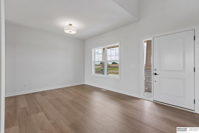 6125 S 215 Circle, Elkhorn, NE 68022