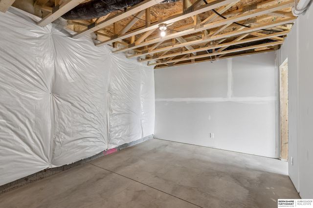 6125 S 215 Circle, Elkhorn, NE 68022