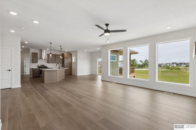 6125 S 215 Circle, Elkhorn, NE 68022