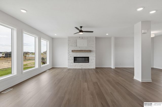 6125 S 215 Circle, Elkhorn, NE 68022