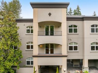 10398 NE 17th Street #206, Bellevue, WA 98004
