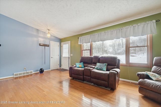 5125 E Clark Road, Bath, MI 48808