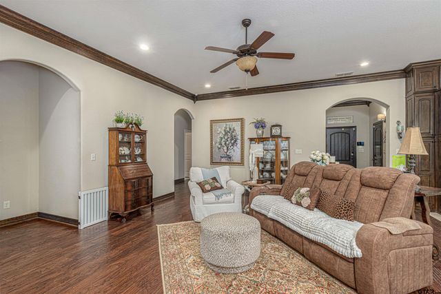 1604 CIMMARRON TRL, Tyler, TX 75703