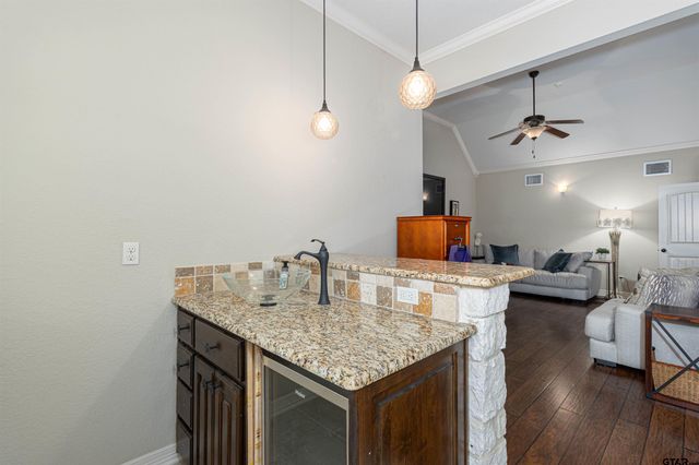 1604 CIMMARRON TRL, Tyler, TX 75703