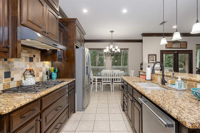 1604 CIMMARRON TRL, Tyler, TX 75703
