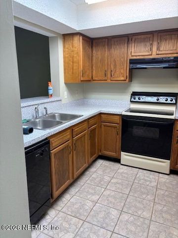 548 STAFFORDSHIRE Drive, Jacksonville, FL 32225