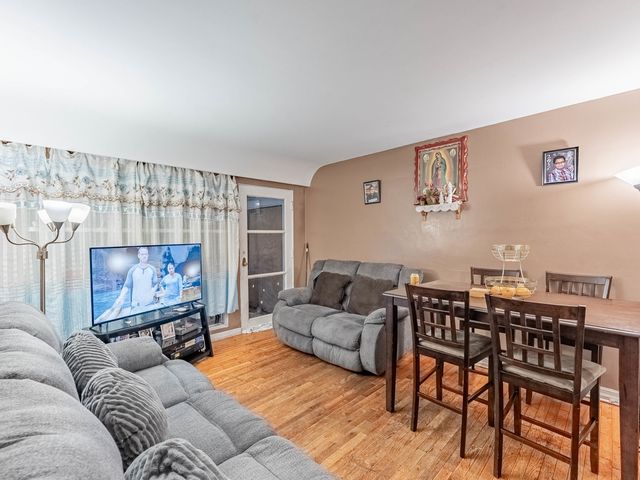 3847 Euclid Avenue, Berwyn, IL 60402