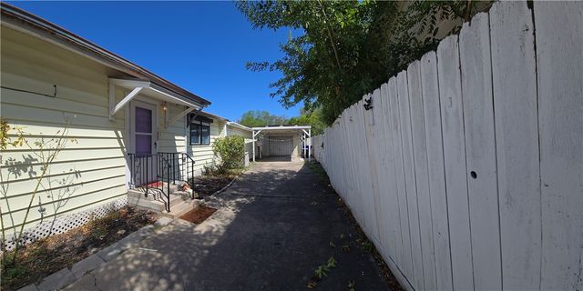 1318 7th St, Corpus Christi, TX 78404