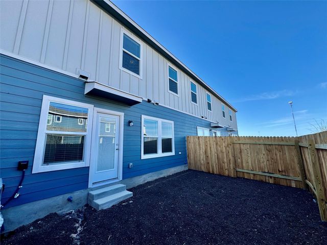 105 Calcite RD 3, Kyle, TX 78640