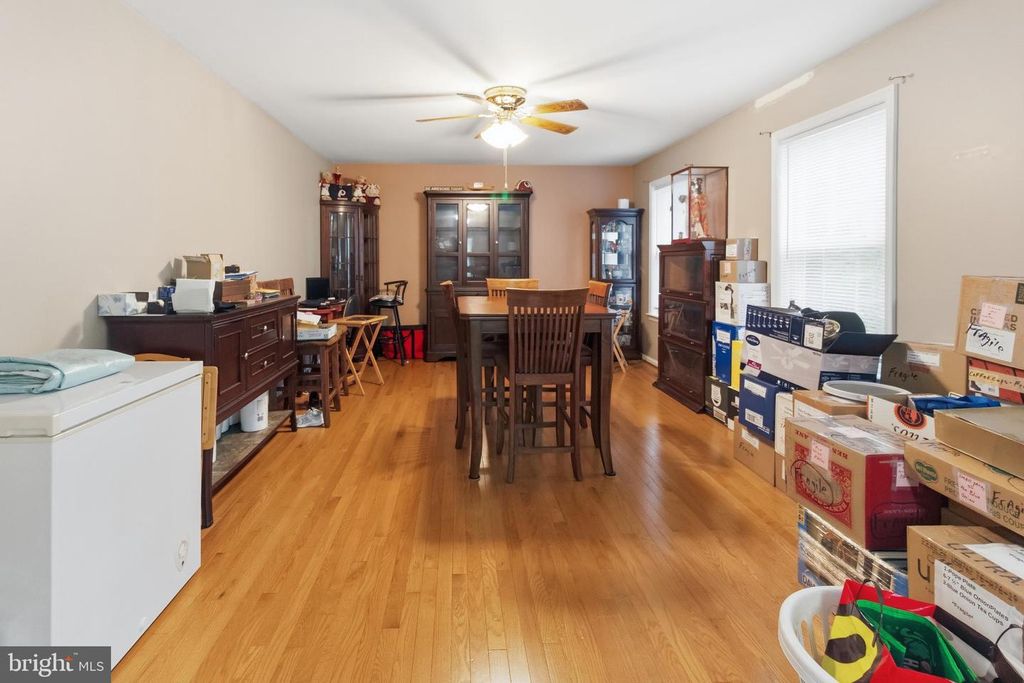 Image 12 of property listing at 5817 MAGNOLIA CIR, Saint Leonard, MD 20685