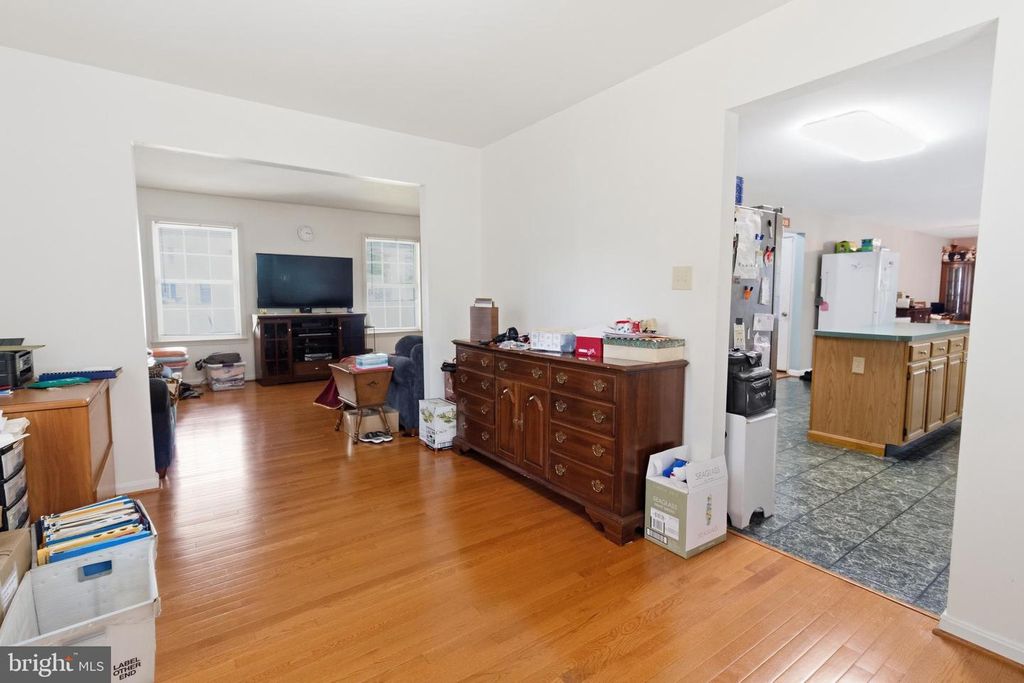Image 8 of property listing at 5817 MAGNOLIA CIR, Saint Leonard, MD 20685