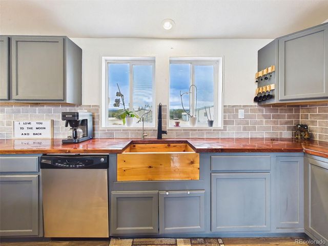 699 Cedar Hills Road, Penrose, CO 81240