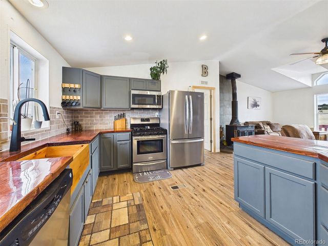 699 Cedar Hills Road, Penrose, CO 81240