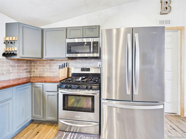 699 Cedar Hills Road, Penrose, CO 81240