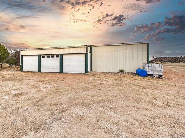 699 Cedar Hills Road, Penrose, CO 81240