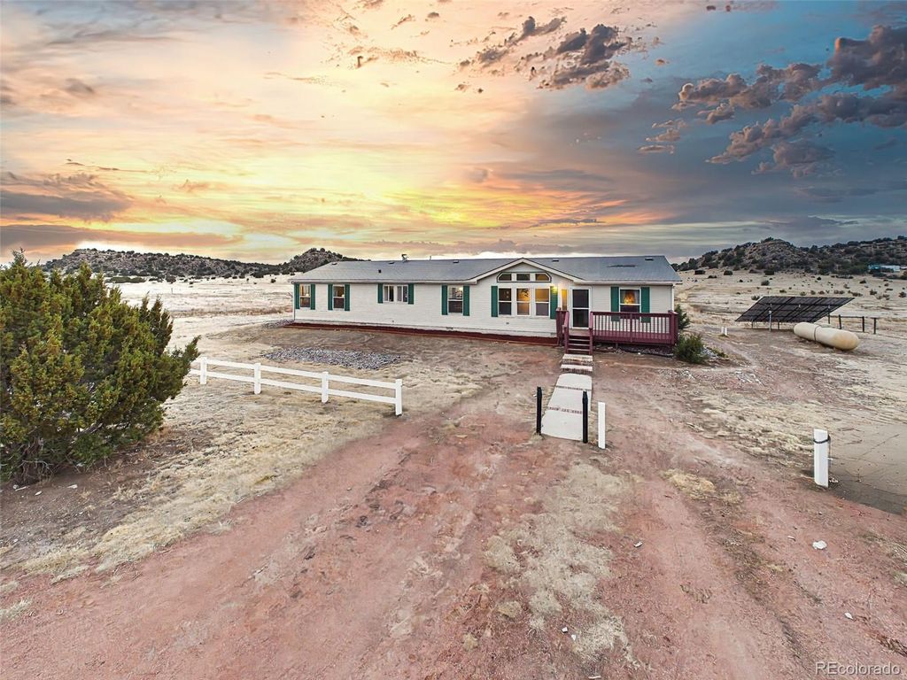 699 Cedar Hills Road, Penrose, CO 81240